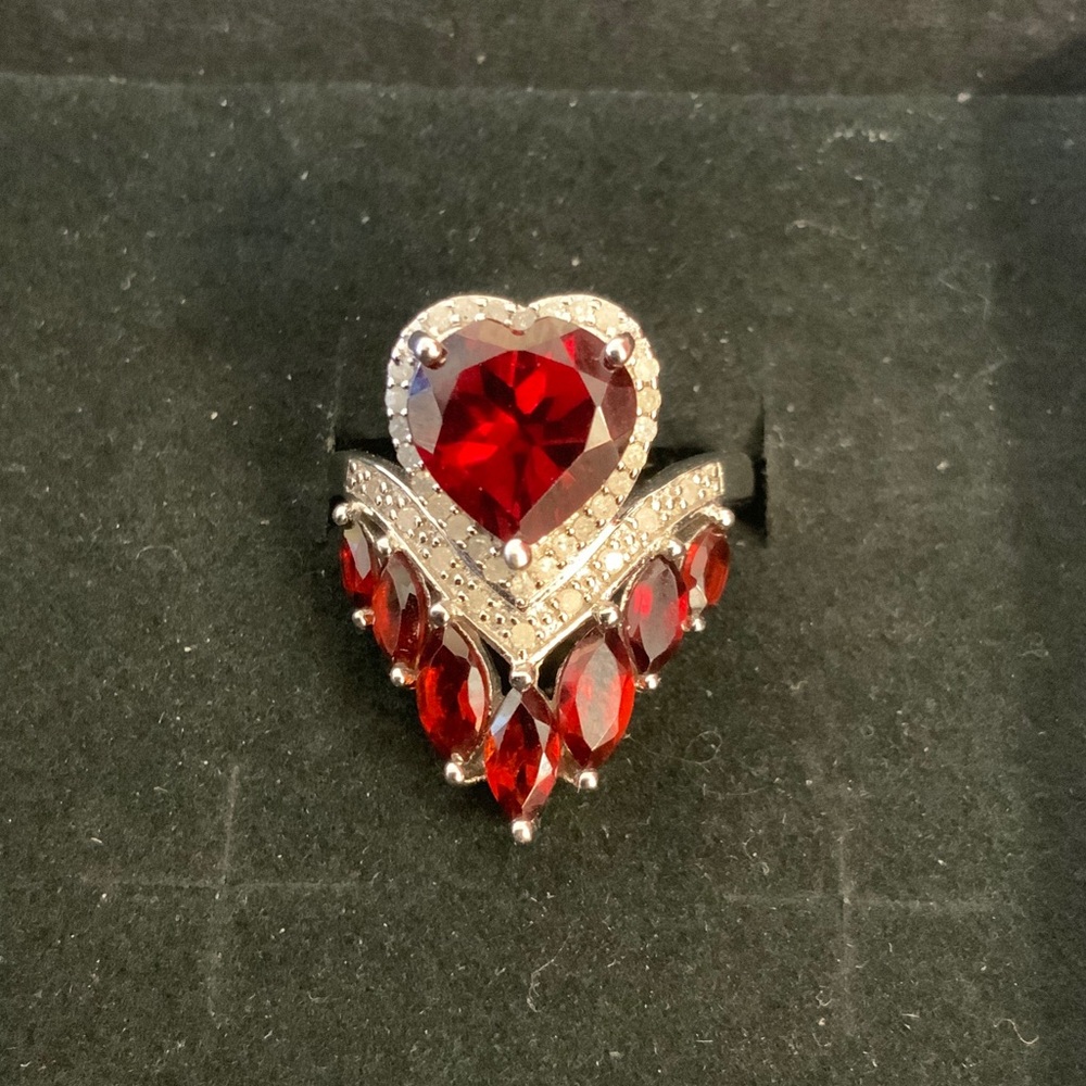 Elegant Red Heart Ring